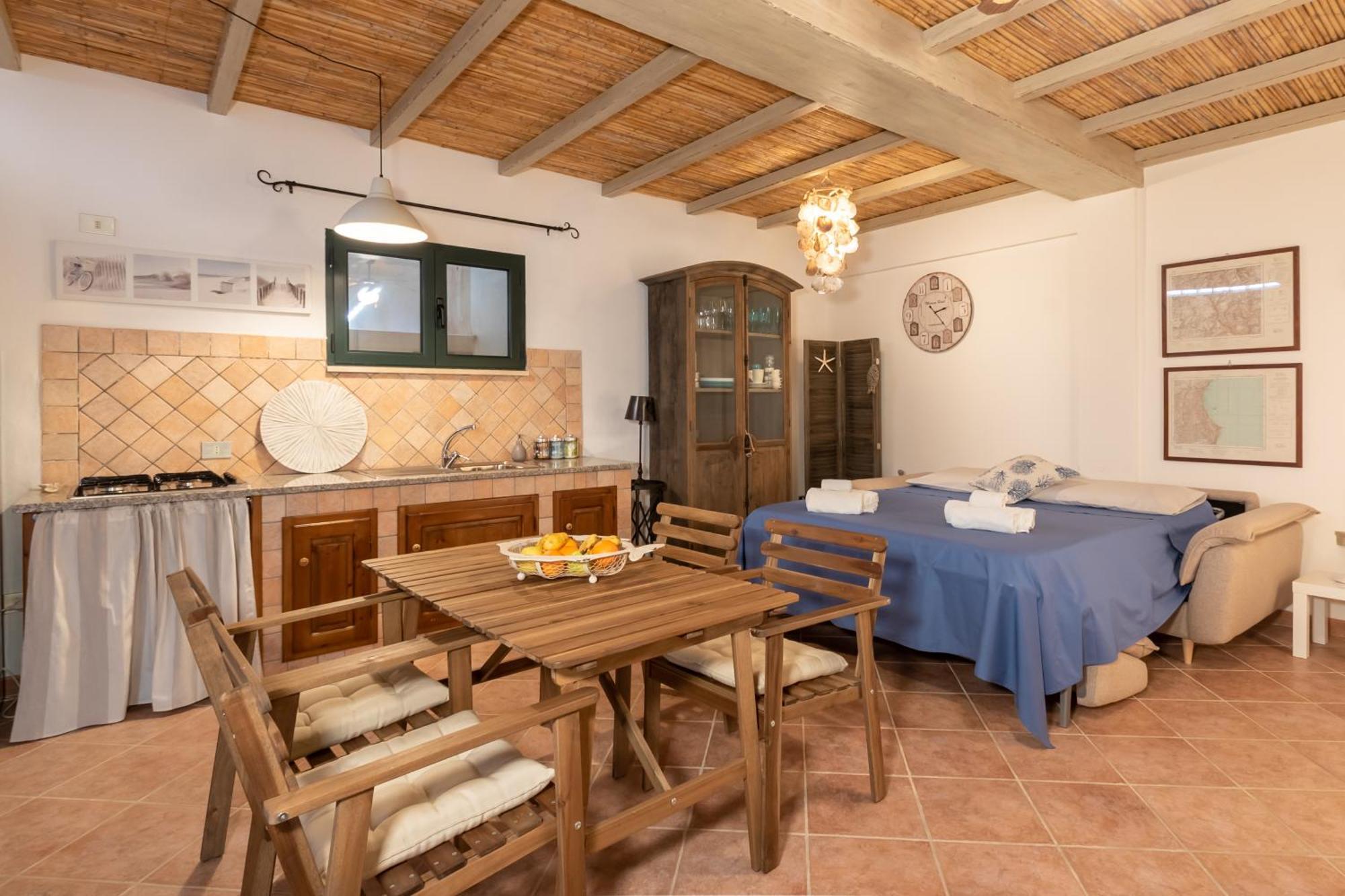 Raffinata Taverna Con Camino Cala Liberotto Exterior photo